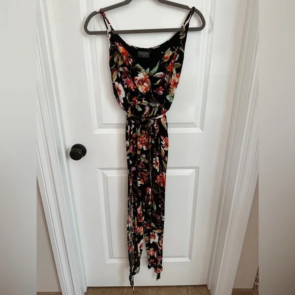 Floral romper / Pantsuit Size Small - Picture 6 of 6